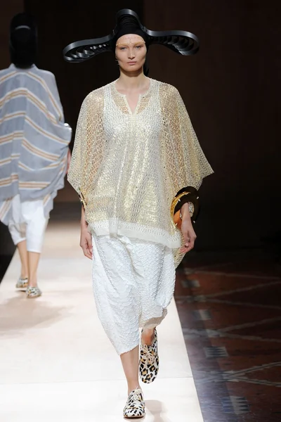Look 18